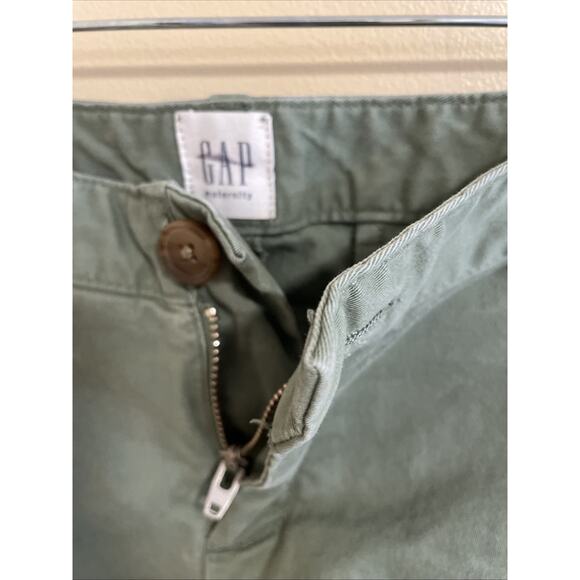 Gap Maternity - Green Shorts - Size 8 - Picture 2 of 5